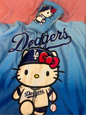 Hello Kitty x Dodgers women’s pancho
